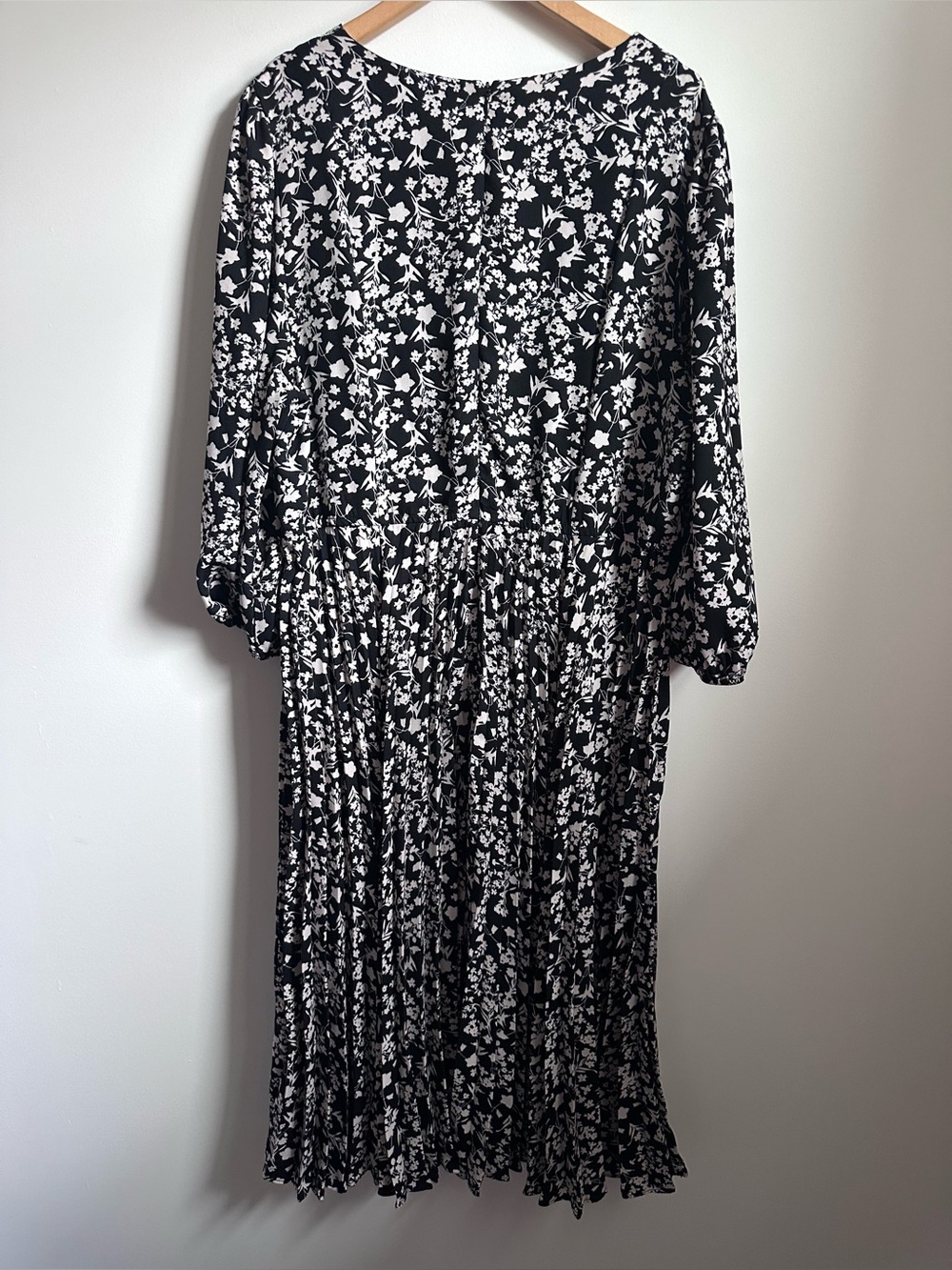 Lane Bryant Floral Pleated Midi Dress Black White Long Sleeve Plus Women’s 20 - Picture 3 of 9